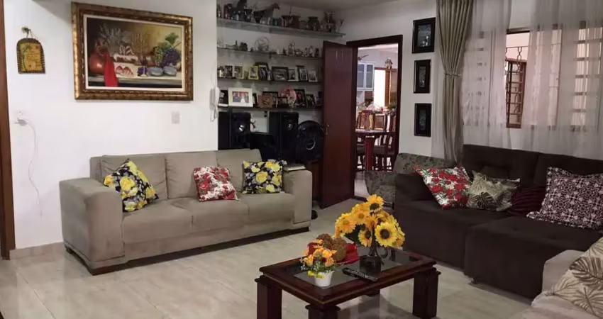 CASA COM COMODOS COMERCIAIS E KITNETS NO SETOR JARDIM PLANALTO Casa de Rua com 4 Quarto(s) e 3 banheiro(s) à Venda, 350 por R$ 2.600.000 no setor Jardim Planalto AD9838