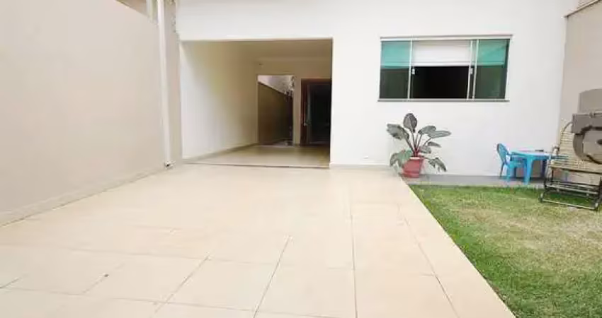 Casa 3 Quartos Cidade Jardim Casa de Rua com 3 Quarto(s) e 3 banheiro(s) à Venda, 140 por R$ 550.000 no setor Cidade Jardim TA17696