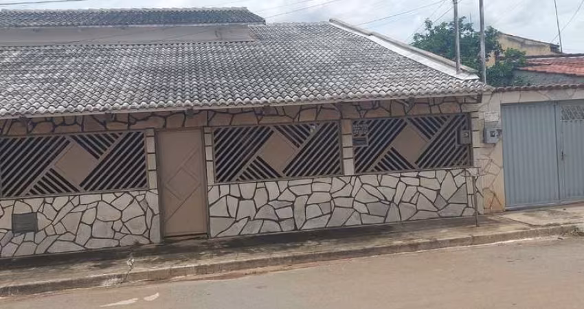 casa Jardim Mariliza  4/4  1 suíte   Casa de Rua com 4 Quarto(s) e 2 banheiro(s) à Venda, 271 por R$ 900.000 no setor Parque Amazônia TA18241