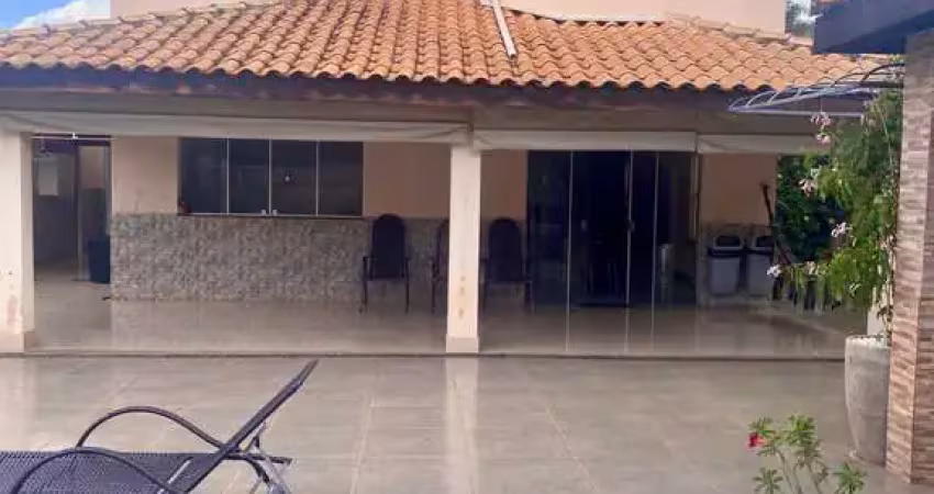 CASA - Cleuzadir Luíza da silva Casa em Condomínio com 3 Quarto(s) e 4 banheiro(s) à Venda, 260 por R$ 1.700.000 no setor Loteamento Portal do Sol I AX20621
