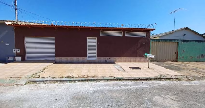 Casa ampla 4 Quartos PARQUE ATHENEU Casa de Rua com 4 Quarto(s) e 4 banheiro(s) à Venda, 158 por R$ 550.000 no setor Parque Atheneu AD22290
