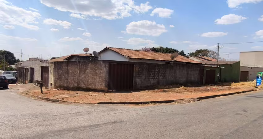 LOTE COM 4 BARRACOES ANTIGOS Lote à Venda, 330 por R$ 480.000 no setor Setor Faicalville VN23254