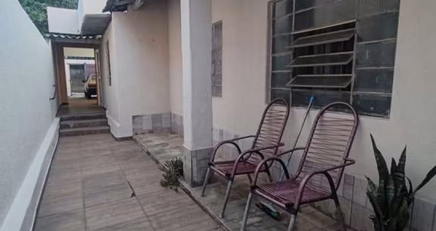 CASA SETOR NORTE FERROVIARIO Casa de Rua com 4 Quarto(s) e 1 banheiro(s) à Venda, 158 por R$ 780.000 no setor Setor Norte Ferroviário TA23555