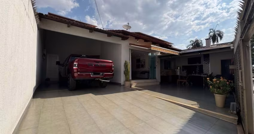Casa SUDOESTE  Casa de Rua com 3 Quarto(s) e 4 banheiro(s) à Venda, 236 por R$ 870.000 no setor Setor Sudoeste ST24499