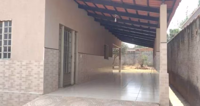 Rua 94 Casa de Rua com 2 Quarto(s) e 2 banheiro(s) à Venda, 93.21 por R$ 300.000 no setor Residencial Andrade Reis VN24780