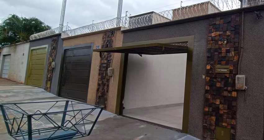 Vendo Casa de 3 Quartos no Setor Santos Dumont - HUGOL Casa de Rua com 3 Quarto(s) e 2 banheiro(s) à Venda, 111 por R$ 430.000 no setor Setor Santos Dumont VN24996