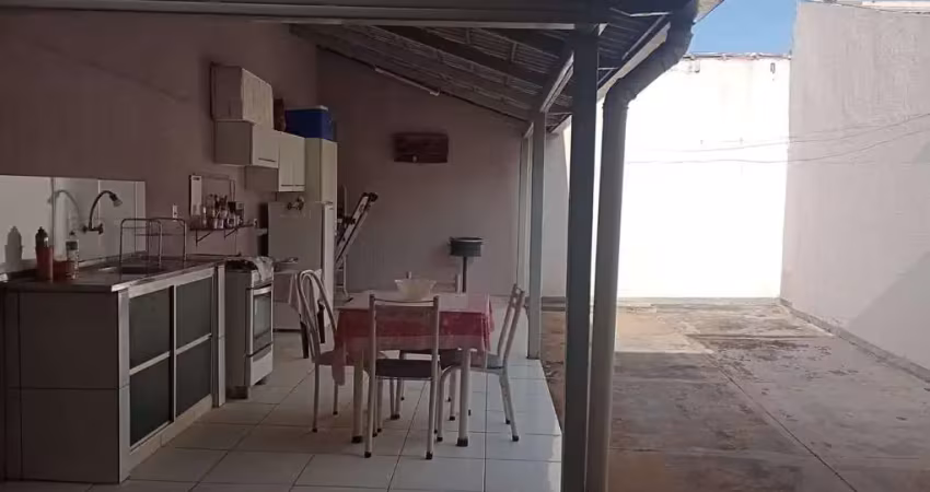 CASA JARDIM COLORADO Casa de Rua com 3 Quarto(s) e 2 banheiro(s) à Venda, 150 por R$ 368.000 no setor Jardim Colorado IN25038