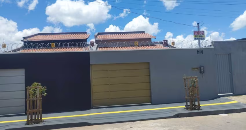 CASA RESIDENCIAL Casa de Rua com 3 Quarto(s) e 1 banheiro(s) à Venda, 114 por R$ 395.000 no setor Condomínio Rio Branco AD25063