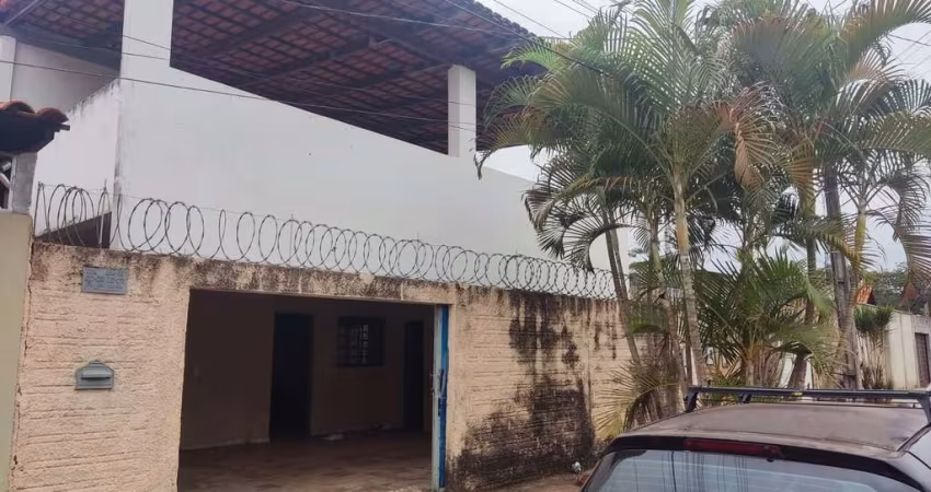 Casa de Rua Asa Branca Casa de Rua com 6 Quarto(s) e 4 banheiro(s) à Venda, 300 por R$ 319.000 no setor Setor Asa Branca AD25166