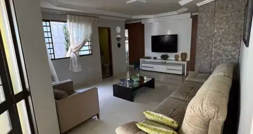 Casa Vila Resende  Casa de Rua com 3 Quarto(s) e 4 banheiro(s) à Venda, 240 por R$ 980.000 no setor Vila Rezende IN25774