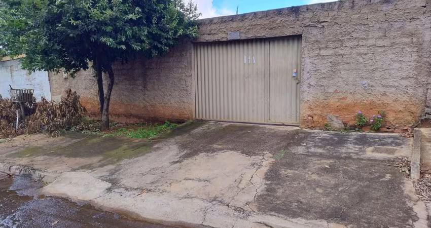 Residência Casa de Rua com 2 Quarto(s) e 2 banheiro(s) à Venda, 120 por R$ 380.000 no setor Vila Maria Dilce AD26520