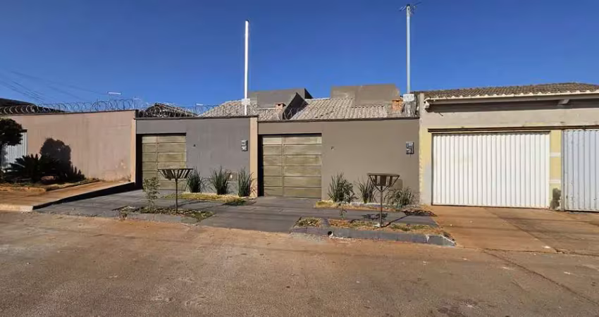 Casa em Senador Canedo Casa de Rua com 3 Quarto(s) e 1 banheiro(s) à Venda, 125 por R$ 290.000 no setor Residencial Prado AD26869