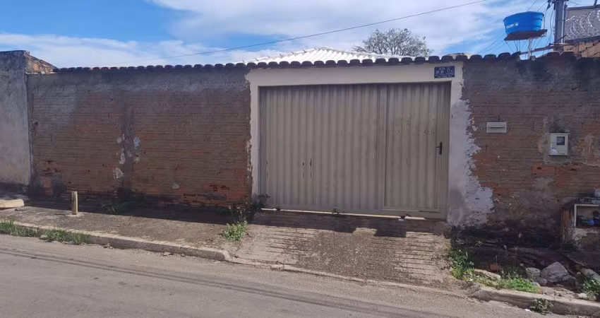 Residência Casa de Rua com 3 Quarto(s) e 1 banheiro(s) à Venda, 160 por R$ 145.000 no setor Jardim Tiradentes AD27085