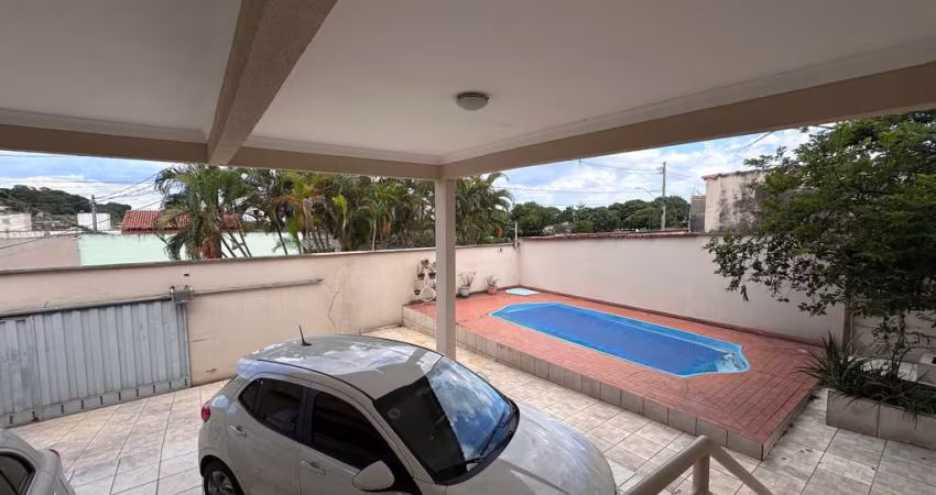 Casa - Vila João Vaz Casa de Rua com 5 Quarto(s) e 3 banheiro(s) à Venda, 248.25 por R$ 600.000 no setor Setor Vila João Vaz AD27236