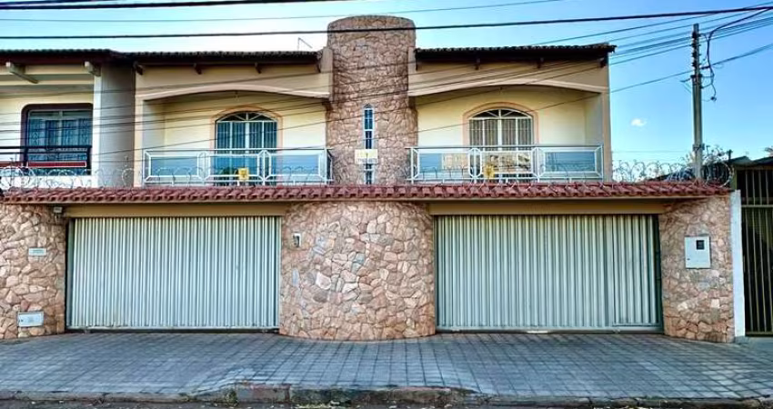 Lindo Sobrado Marechal Rondon Casa de Rua com 4 Quarto(s) e 3 banheiro(s) à Venda, 422 por R$ 1.600.000 no setor Setor Marechal Rondon AD27703