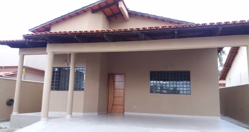 CASA DE RUA Casa de Rua com 3 Quarto(s) e 2 banheiro(s) à Venda, 150 por R$ 550.000 no setor Estância Itanhangá AD27602