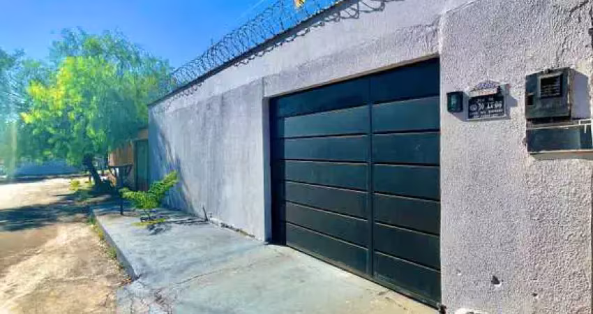 Casa de Rua à venda com 270m², 3 quartos e 4 vagas Casa de Rua com 3 Quarto(s) e 2 banheiro(s) à Venda, 180 por R$ 280.000 no setor Conjunto Sol Dourado AD27865