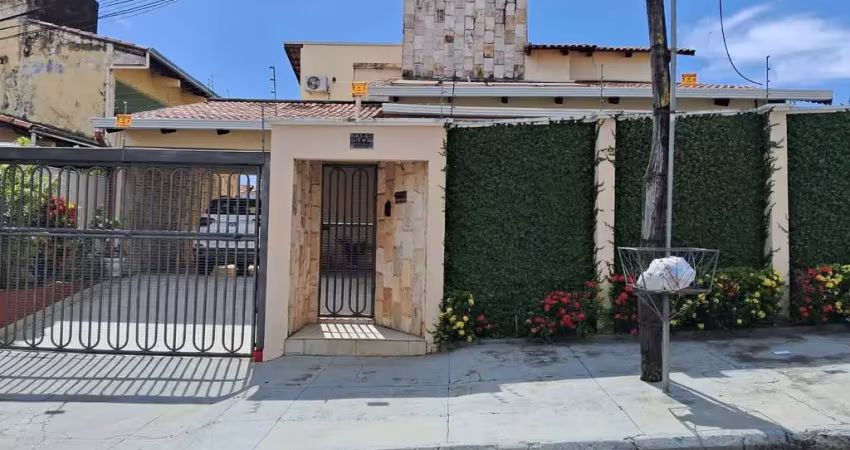Casa Sobrado Casa de Rua com 5 Quarto(s) e 6 banheiro(s) à Venda, 307.26 por R$ 1.300.000 no setor Parque industrial de Goiânia AD27968