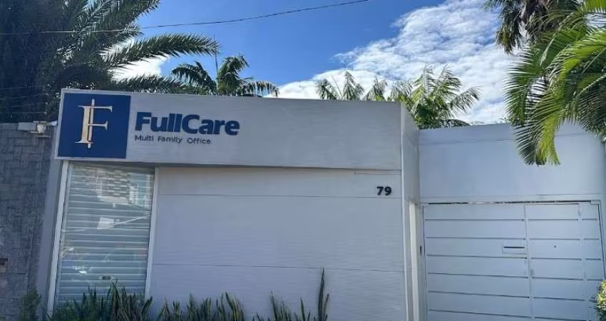 Casa e Escritório (Conforto e Praticidade no Setor Sul) Casa de Rua com 3 Quarto(s) e 2 banheiro(s) à Venda, 332 por R$ 2.500.000 no setor Setor Sul AD27763