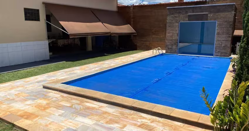 LINDA CASA COM PISCINA Casa de Rua com 3 Quarto(s) e 5 banheiro(s) à Venda, 198 por R$ 1.100.000 no setor Anhaguera AU28418