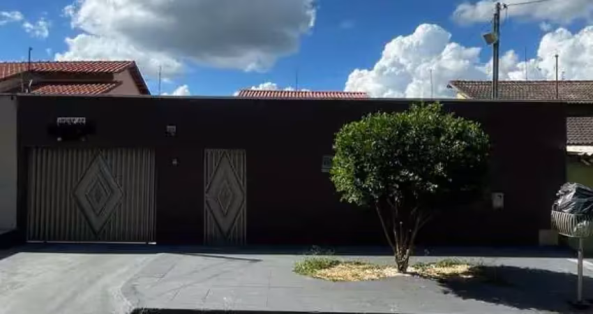 Casa Gelza trindade  Casa de Rua com 4 Quarto(s) e 1 banheiro(s) à Venda, 150 por R$ 700.000 no setor Conjunto Sol Dourado AD28441