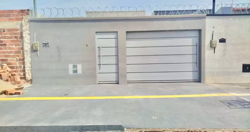 Casa Impecavel à venda com 120m², 3 Quartos e 2 Vagas Casa de Rua com 3 Quarto(s) e 2 banheiro(s) à Venda, 70 por R$ 380.000 no setor Parque da Nacoes AD28465