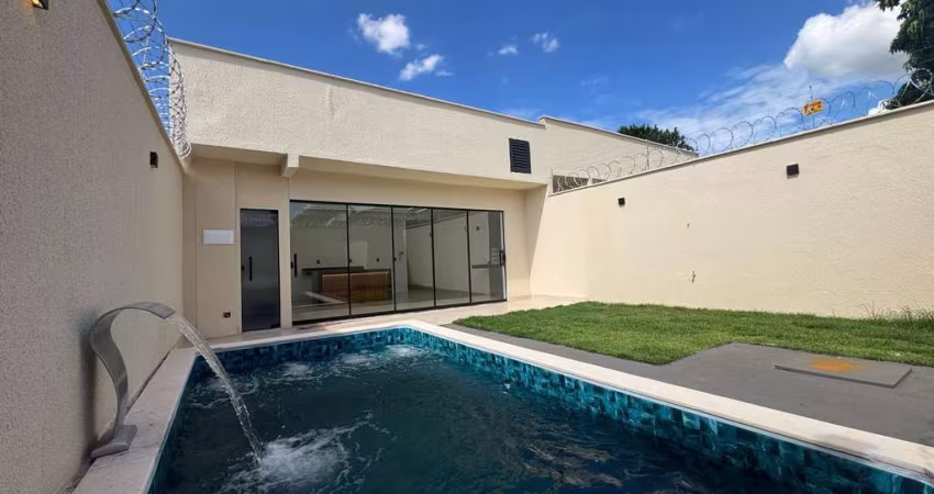 Casa Térrea c/ Piscina Jd. Das Oliveiras  Casa de Rua com 3 Quarto(s) e 3 banheiro(s) à Venda, 140 por R$ 580.000 no setor Vila Oliveira IN28519