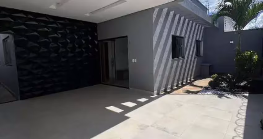 Casa 3q TRINDADE Casa de Rua com 3 Quarto(s) e 2 banheiro(s) à Venda, 100 por R$ 390.000 no setor Residencial Monte Cristo AD28853