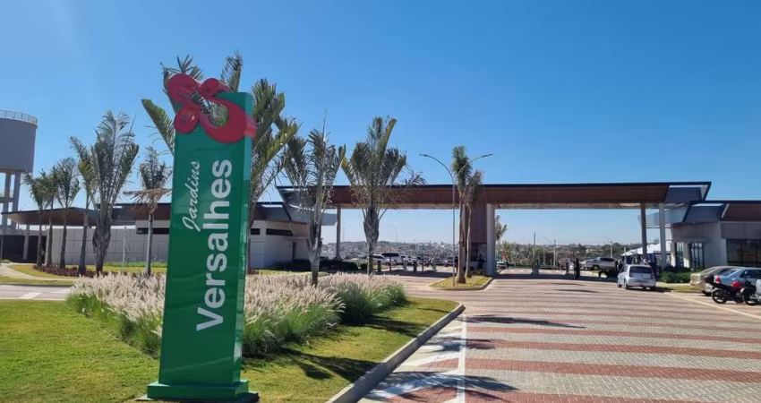 Ágio Lote em condomínio no Jardins Versalhes Lote à Venda, 212.63 por R$ 261.350 no setor Polo Empresarial de Goiás AD28895