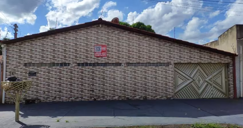 CASA RENATA PARK TRINDADE Casa de Rua com 3 Quarto(s) e 2 banheiro(s) à Venda, 217 por R$ 330.000 no setor Residencial Renata Park AD28902