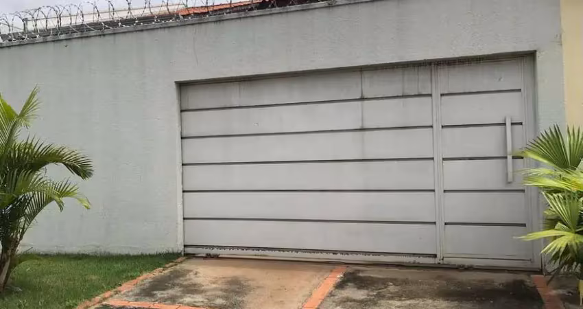 CASA ACONCHEGANTE Casa de Rua com 3 Quarto(s) e 2 banheiro(s) à Venda, 170 por R$ 700.000 no setor Setor Conde dos Arcos VN27276