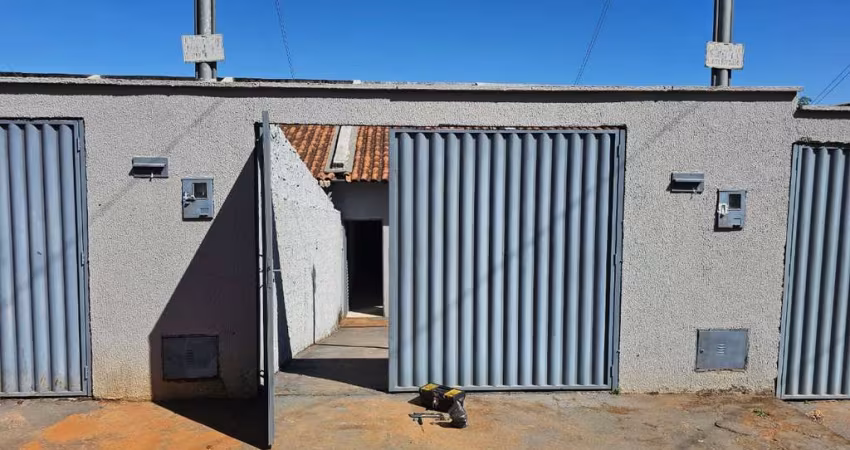 VENDO CASA 2 QUARTOS EM TRINDADE Casa de Rua com 2 Quarto(s) e 1 banheiro(s) à Venda, 59 por R$ 150.000 no setor Setor Serra Dourada VN28732