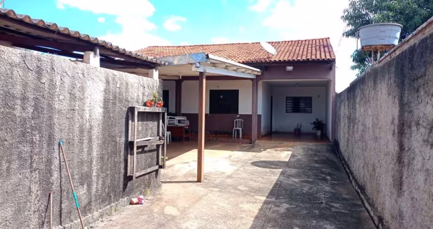 UMA CASA  COM UM BARRACAO JARDIM PETROPOLIS Casa de Rua com 3 Quarto(s) e 1 banheiro(s) à Venda, 192.15 por R$ 475.000 no setor Jardim Petropolis AD28963