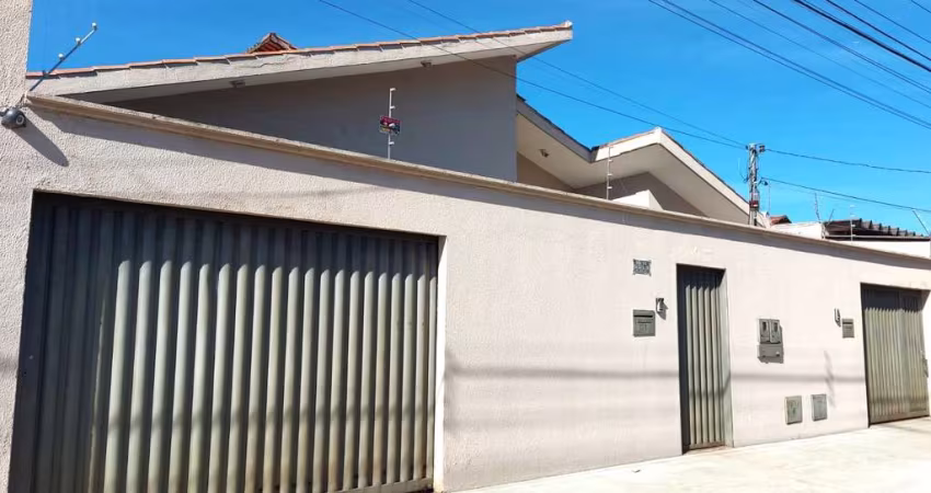 Duas casas à venda no mesmo lote Casa de Rua com 3 Quarto(s) e 4 banheiro(s) à Venda, 342.37 por R$ 895.000 no setor Setor Sao Jose FL28581