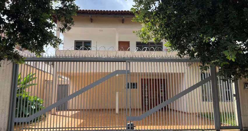 Sobrado st leste universitario Casa de Rua com 6 Quarto(s) e 5 banheiro(s) à Venda, 418 por R$ 1.500.000 no setor Setor Leste Universitário IN28722
