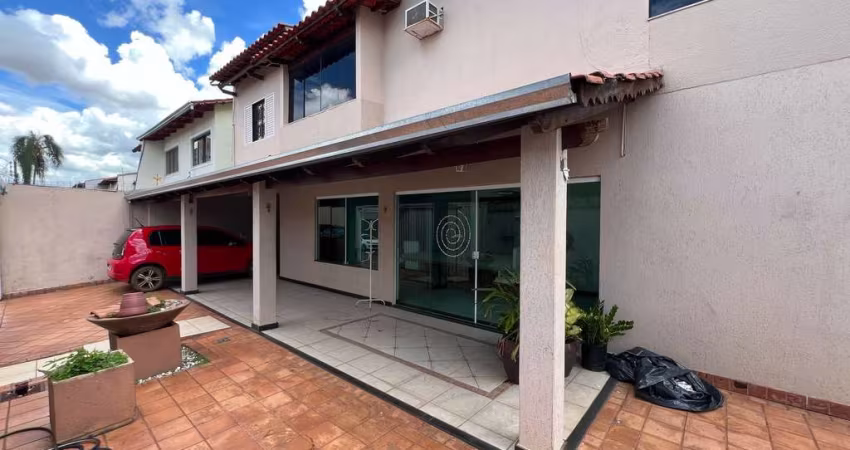 Sobrado Jardim América Casa de Rua com 3 Quarto(s) e 4 banheiro(s) à Venda, 236.9 por R$ 850.000 no setor Jardim América AD28716