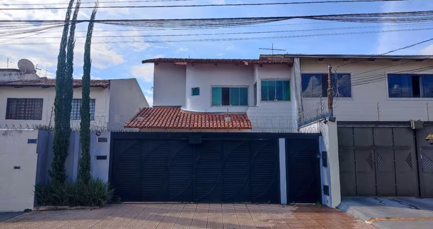 Sobrado com 3 suítes a venda no Jardim América  Sobrado com 4 Quarto(s) e 5 banheiro(s) à Venda, 226 por R$ 1.150.000 no setor Jardim América AV29113