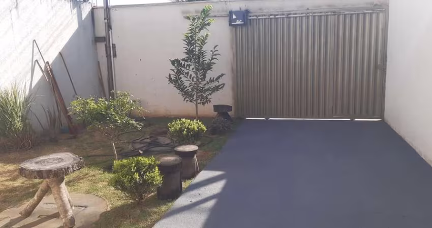 CASA 2Q RESIDENCIAL PETRÓPOLIS  Casa de Rua com 2 Quarto(s) e 1 banheiro(s) à Venda, 120 por R$ 340.000 no setor Setor Central VN23206