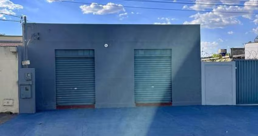 Vende-se casa residencial com sala comercial no Setor Criméia Oeste Casa de Rua com 3 Quarto(s) e 2 banheiro(s) à Venda, 427 por R$ 590.000 no setor Setor Crimeia Oeste IN29702