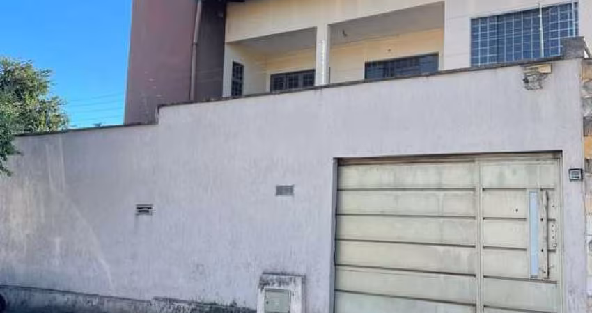 Casa sobrado 5 quartos sendo 2 suítes  Casa de Rua com 5 Quarto(s) e 4 banheiro(s) à Venda, 360 por R$ 490.000 no setor Setor Central IN29538