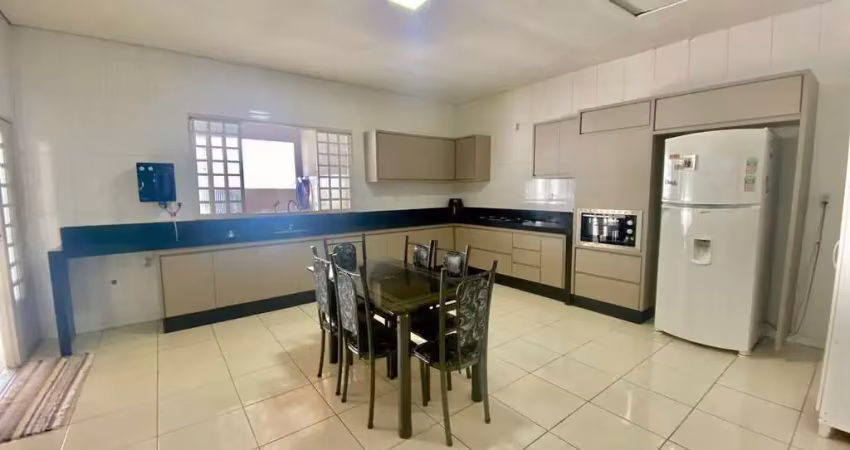 Casa à venda na vila cristina – 3 quartos e excelente localização - goiânia  casa de rua com 3 quarto(s) e 3 banheiro(s) à venda, 264 por r$ 345.000 no setor vila cristina vn30735