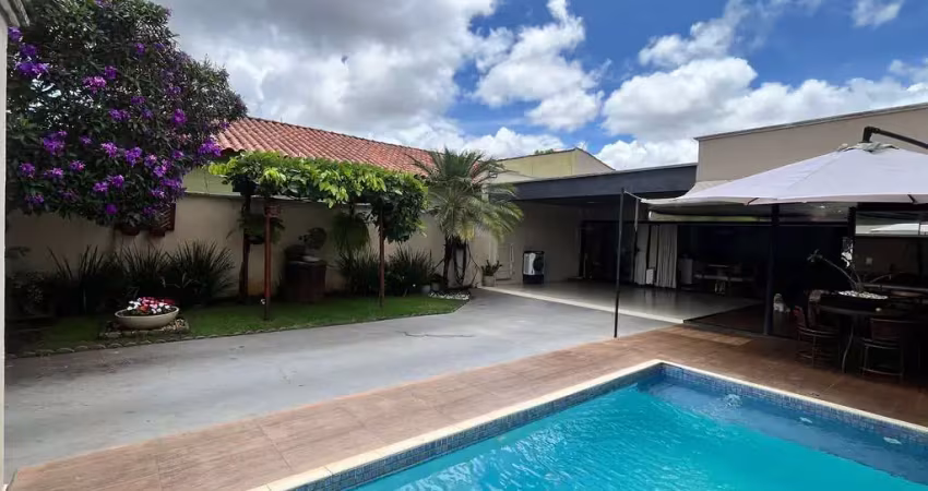 Casa térrea com piscina ao lado da av. bernardo sayão casa de rua com 3 quarto(s) e 2 banheiro(s) à venda, 108 por r$ 750.000 no setor setor centro oeste au26999