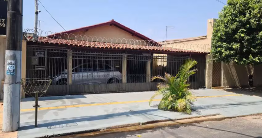 Casa setor dos funcionários  casa de rua com 4 quarto(s) e 1 banheiro(s) à venda, 187 por r$ 670.000 no setor setor dos funcionários ad32295