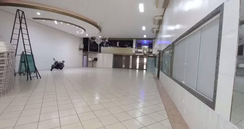 Galpão de 689m² com estrutura para salão de eventos ou igrejas. in32559