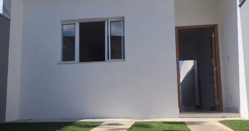 Linda casa térrea 2, dormitórios com 1 suite
