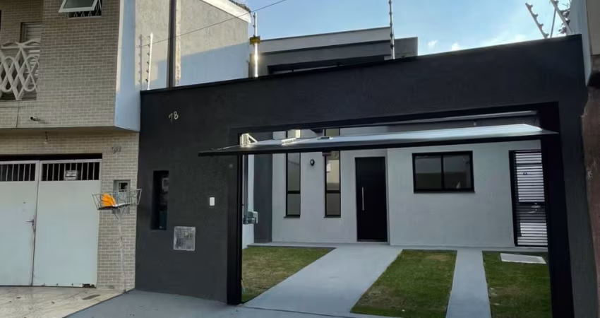 Vendo linda casa de 3 dormitórios com suite.