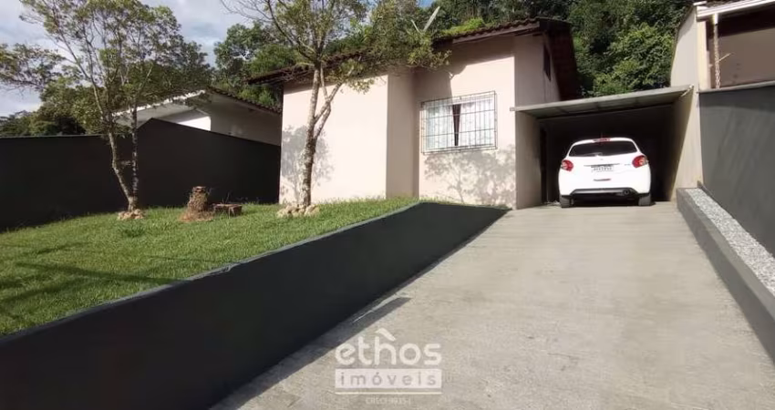 Casa de alvenaria com 03 dormitórios a venda no bairro Parque Guarani Joinville-SC