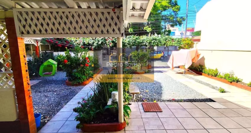 Sobrado para Venda em Balneário Camboriú, Centro, 3 dormitórios, 1 suíte, 3 banheiros, 6 vagas