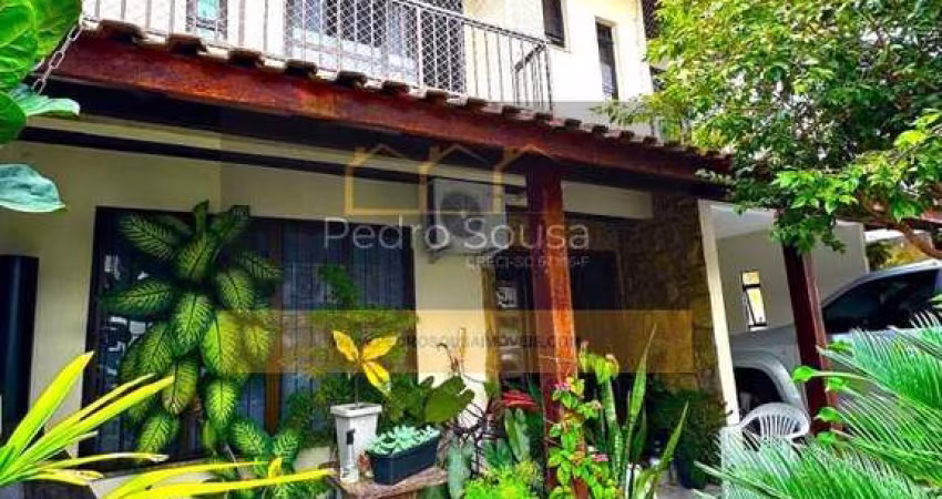 Sobrado para Venda em Balneário Camboriú, Nações, 3 dormitórios, 1 suíte, 3 banheiros, 2 vagas
