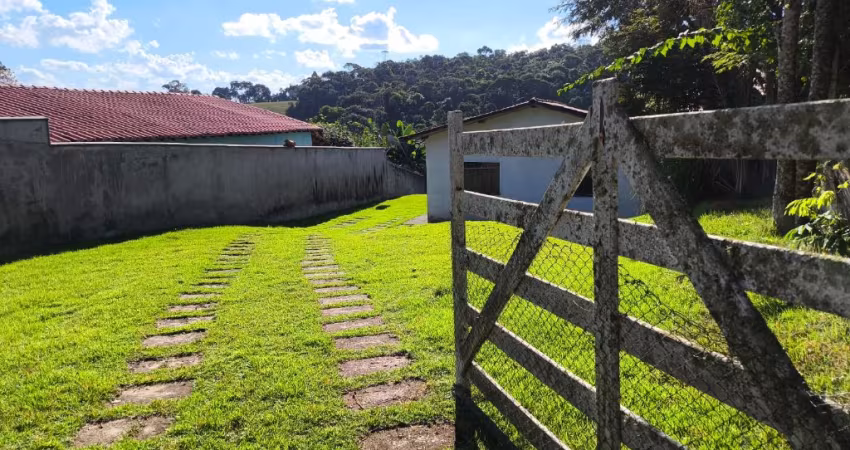 Sítio em Condomínio Fechado – 3.000 m² de tranquilidade e possibilidades!